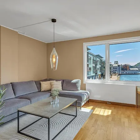 Appartement Sea-kissed Elegance: Your City Retreat *