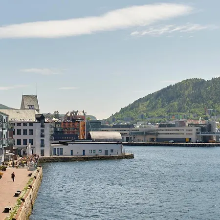Apartment Sea-kissed Elegance: Your City Retreat Bergen
